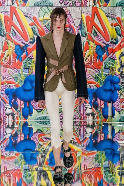 Look 25